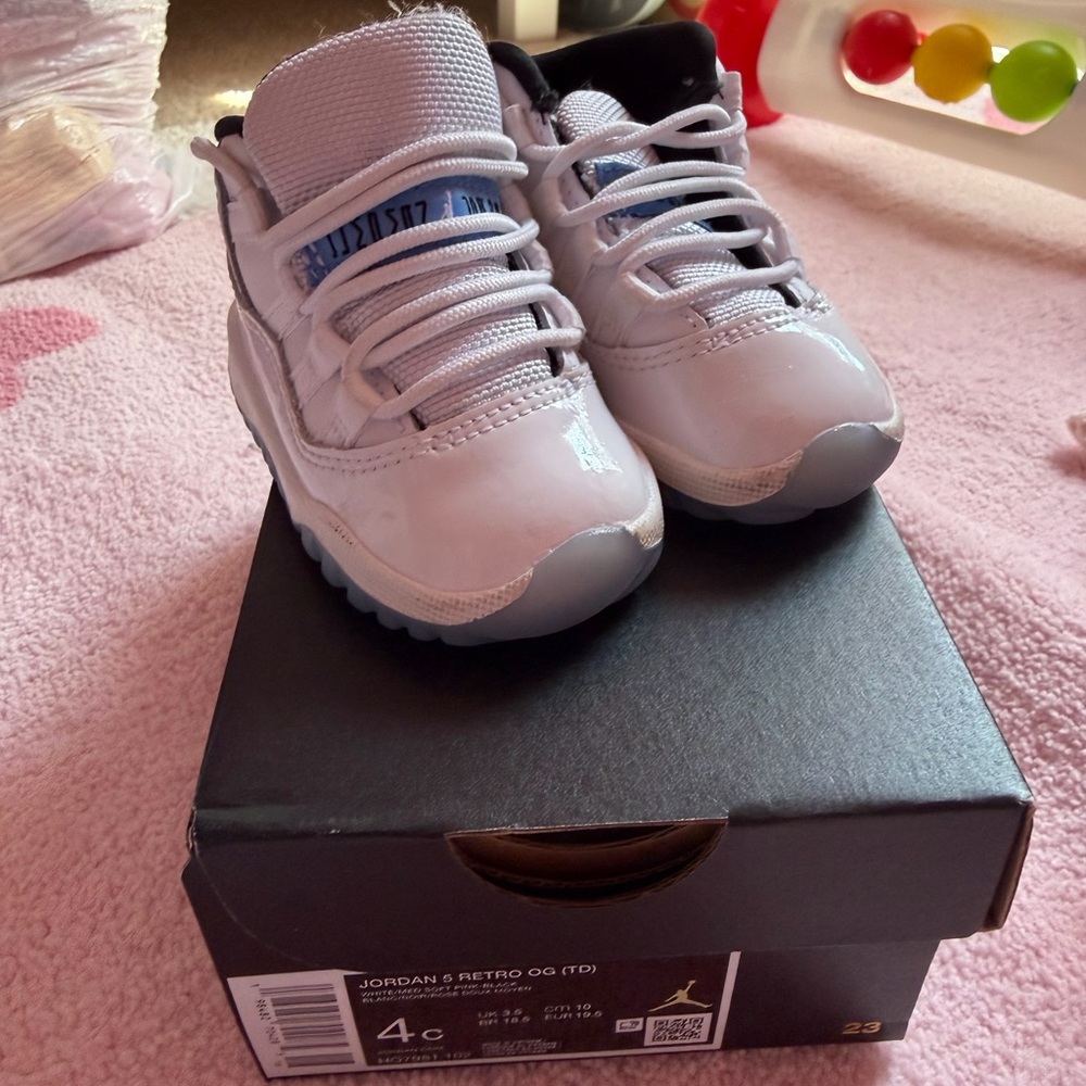 Jordan Kids' Retro 11 Low Sneaker - White/Gray